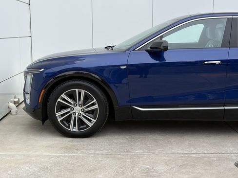 Certified 2024 Cadillac Lyriq Luxury AWD/4WD image 5