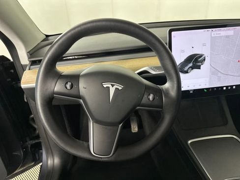 Used 2021 Tesla Model Y Long Range image 14