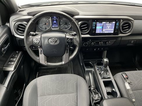Used 2019 Toyota Tacoma TRD Sport image 11