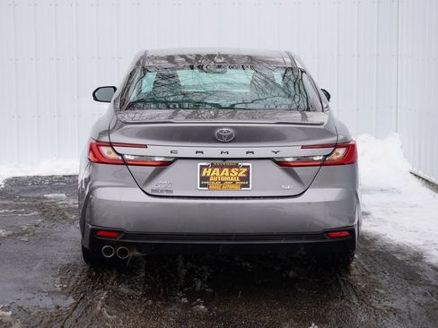 Used 2025 Toyota Camry SE image 5