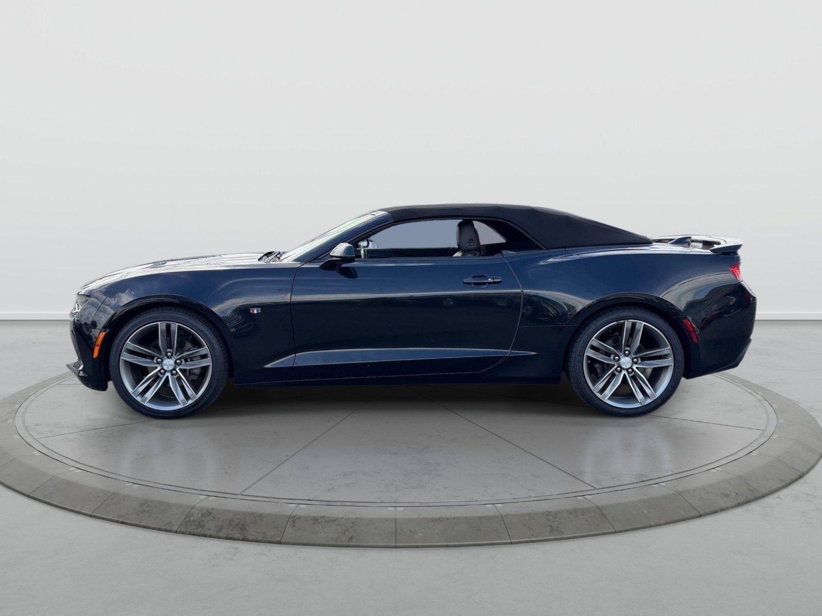 Used 2016 Chevrolet Camaro LT RWD image 4
