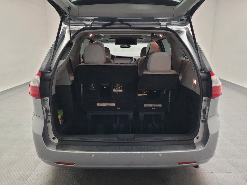 Used 2017 Toyota Sienna AWD image 29