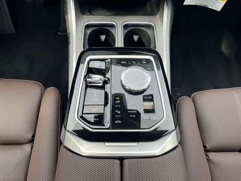 Used 2025 BMW i7 xDrive60 image 28