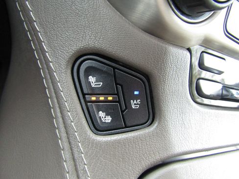 Used 2016 GMC Yukon XL Denali w/ Open Road Package image 30