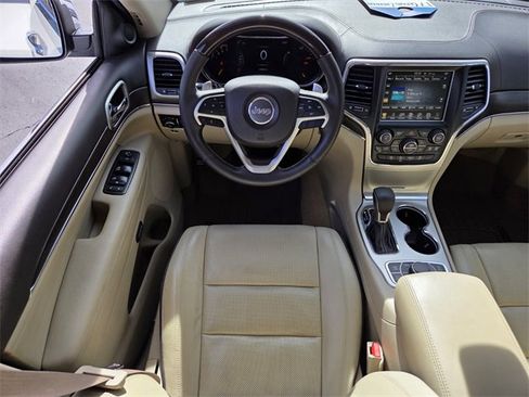 Used 2017 Jeep Grand Cherokee Overland image 12