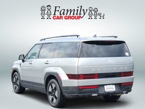 Used 2025 Hyundai Santa Fe SEL FWD image 3