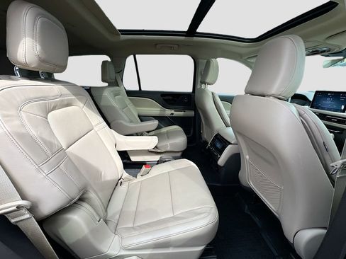 Used 2023 Lincoln Aviator Reserve w/ Elements Package Plus image 31