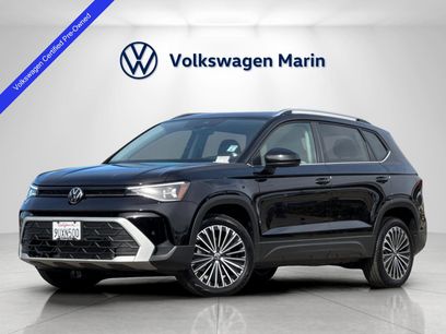 Used 2025 Volkswagen Taos SE w/ Panoramic Sunroof Package