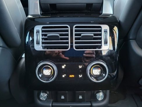 Used 2021 Land Rover Range Rover SV Autobiography Dynamic image 17