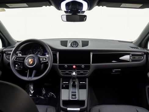 Used 2025 Porsche Macan image 11