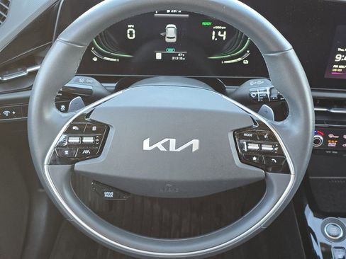 Used 2023 Kia Niro EX image 16