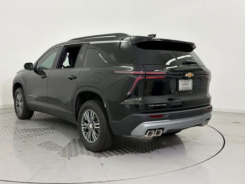 Used 2026 Chevrolet Traverse LT FWD image 3