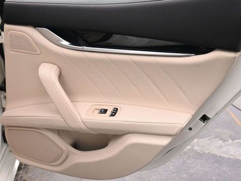 Used 2022 Maserati Ghibli Modena image 16