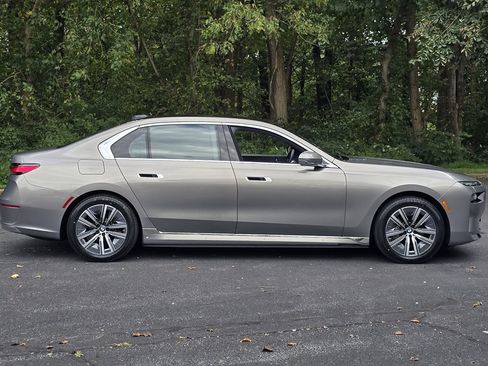 Used 2024 BMW i7 eDrive50 w/ Executive Package RWD image 7
