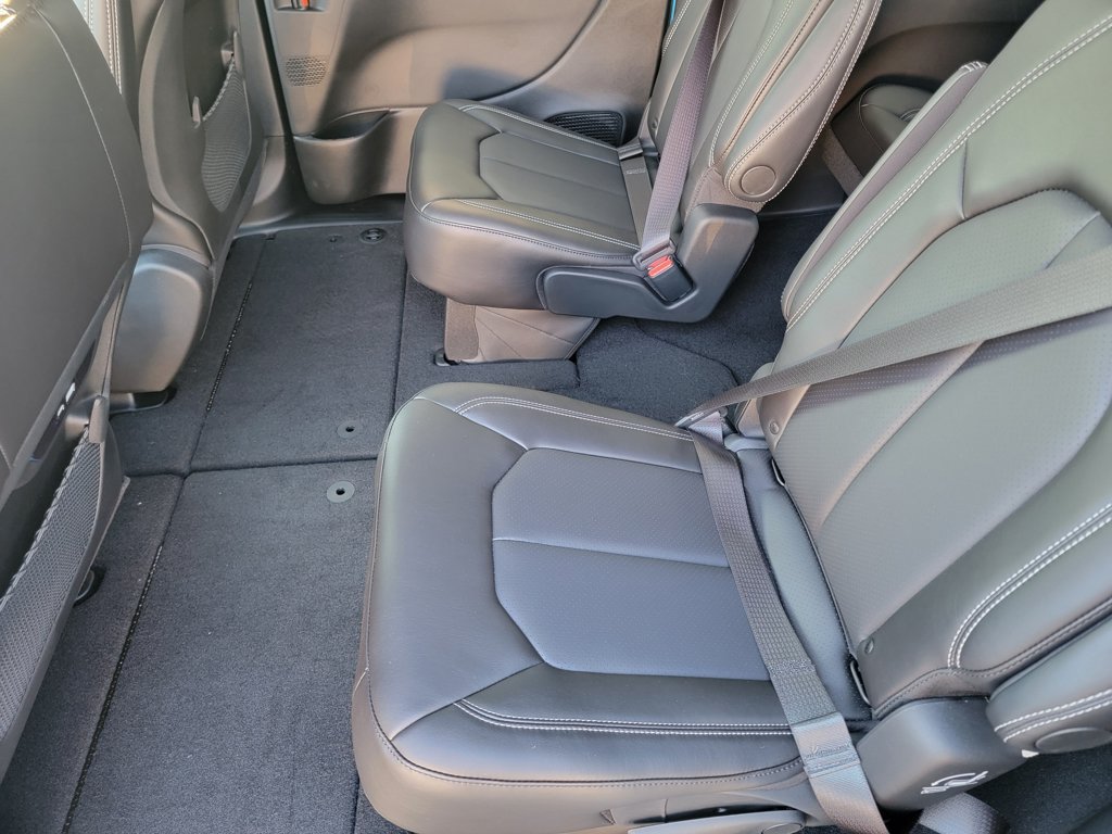 New 2026 Chrysler Pacifica Select FWD image 12