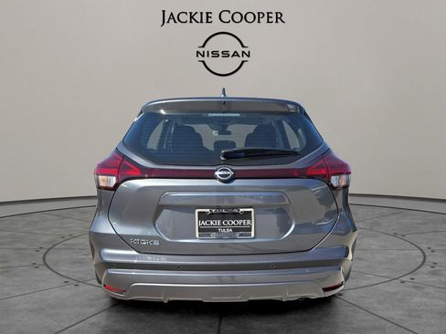 New 2025 Nissan Kicks Play S image 4