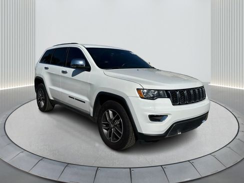 Used 2018 Jeep Grand Cherokee Limited image 3