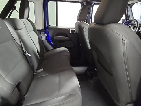 Used 2019 Jeep Wrangler Unlimited Sahara w/ Uconnect 4C Nav & Sound Group AWD/4WD image 31