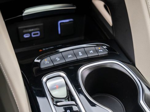 Used 2023 Buick Envision Avenir image 30