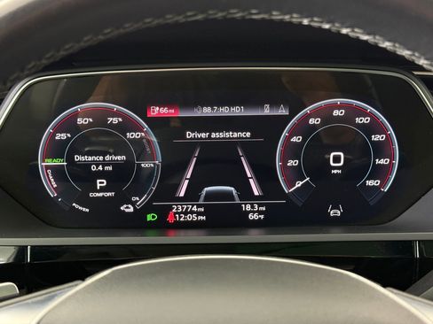 Used 2022 Audi e-tron Premium w/ Convenience Plus Package image 21