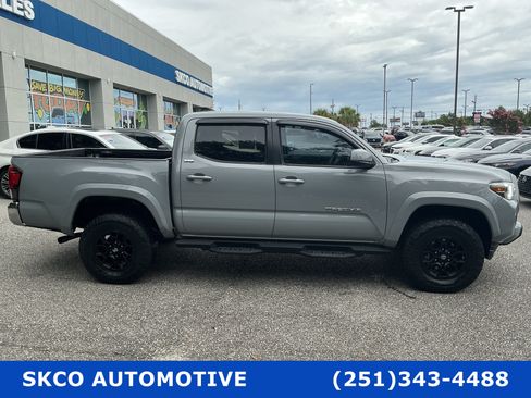 Used 2020 Toyota Tacoma SR5 RWD image 6