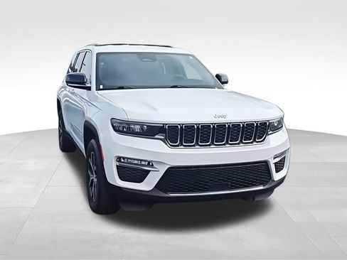 Used 2024 Jeep Grand Cherokee Limited RWD image 3