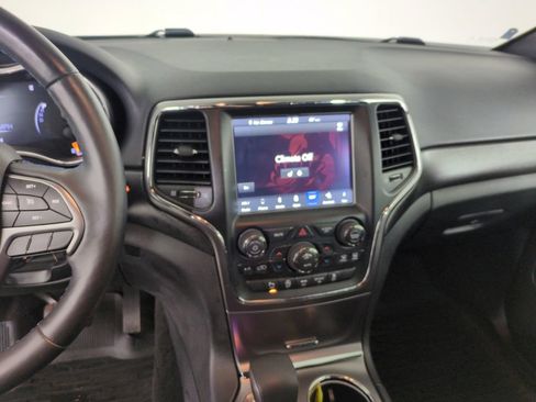 Used 2018 Jeep Grand Cherokee Laredo AWD/4WD image 17
