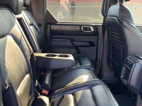 Used 2025 Ford Bronco Badlands w/ Sasquatch Package AWD/4WD image 31