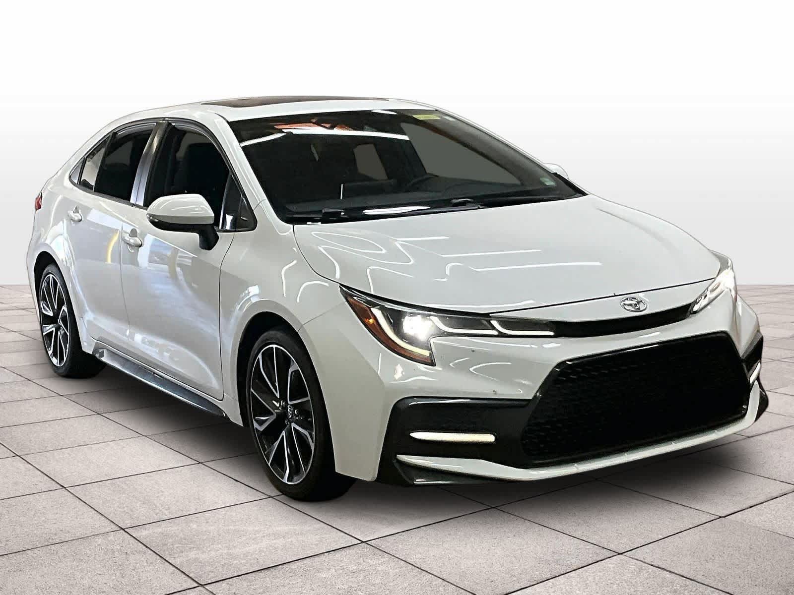 Used 2020 Toyota Corolla SE w/ SE Premium Package FWD image 2