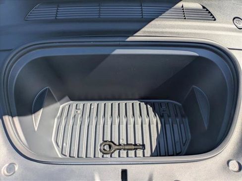 Used 2023 Tesla Model Y 2WD image 22