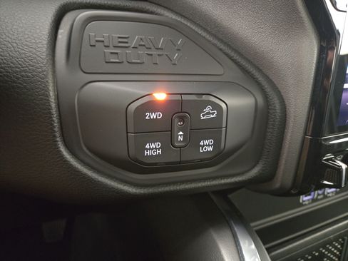 Used 2025 RAM 2500 Laramie AWD/4WD image 27
