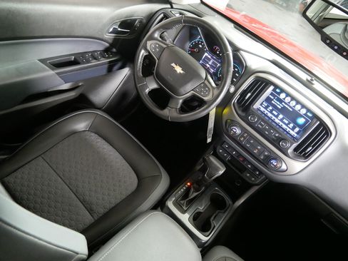 Used 2018 Chevrolet Colorado Z71 AWD/4WD image 9