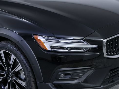 Certified 2024 Volvo V60 B5 Cross Country Ultimate image 39