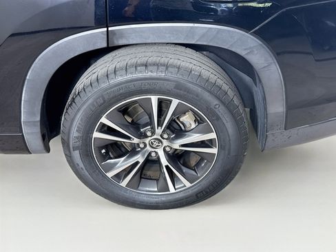 Used 2018 Toyota Highlander LE FWD image 37
