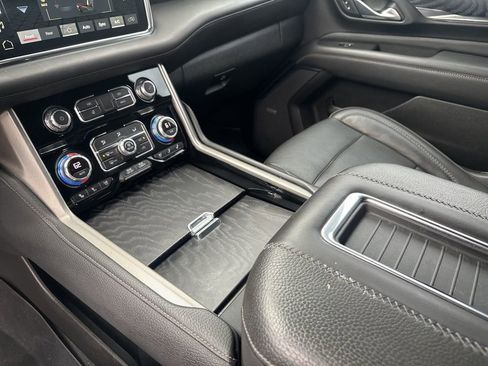 Used 2022 GMC Yukon Denali image 37