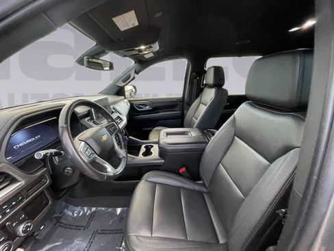 Used 2022 Chevrolet Suburban LT w/ Luxury Package image 10