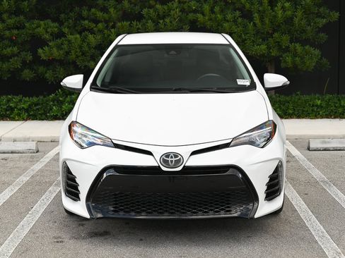 Used 2018 Toyota Corolla SE image 2