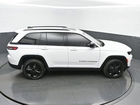 Used 2023 Jeep Grand Cherokee Altitude AWD/4WD image 41