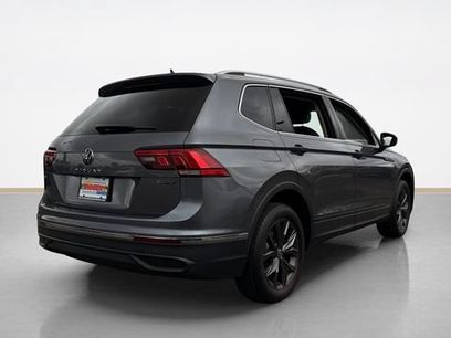 Used 2022 Volkswagen Tiguan SE w/ Panoramic Sunroof Package
