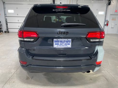 Used 2018 Jeep Grand Cherokee Altitude image 6