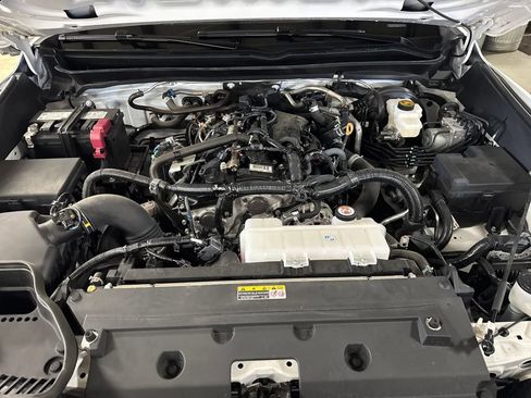 Certified 2025 Toyota Tacoma SR5 AWD/4WD image 9