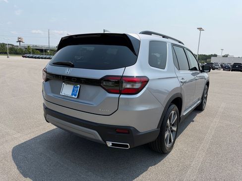 Used 2025 Honda Pilot Elite image 9
