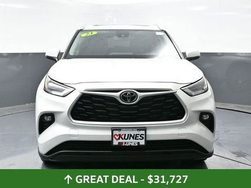 Used 2023 Toyota Highlander XLE FWD image 9