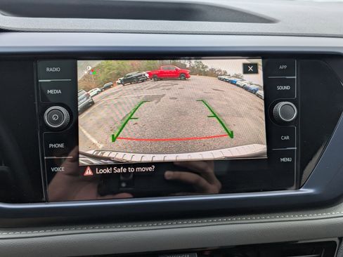 Used 2024 Volkswagen Taos SE w/ Panoramic Sunroof Package image 27