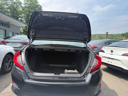 Used 2018 Honda Civic EX image 9
