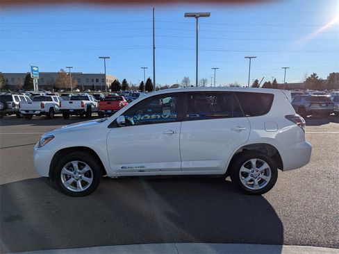 Used 2013 Toyota RAV4 EV image 9