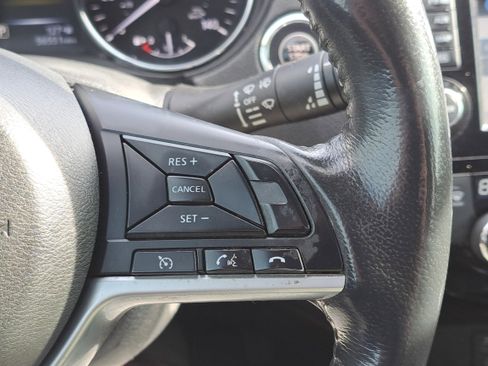 Used 2017 Nissan Rogue SV w/ SV Premium Package image 24