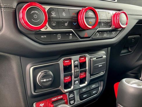 Used 2025 Jeep Gladiator Rubicon image 31