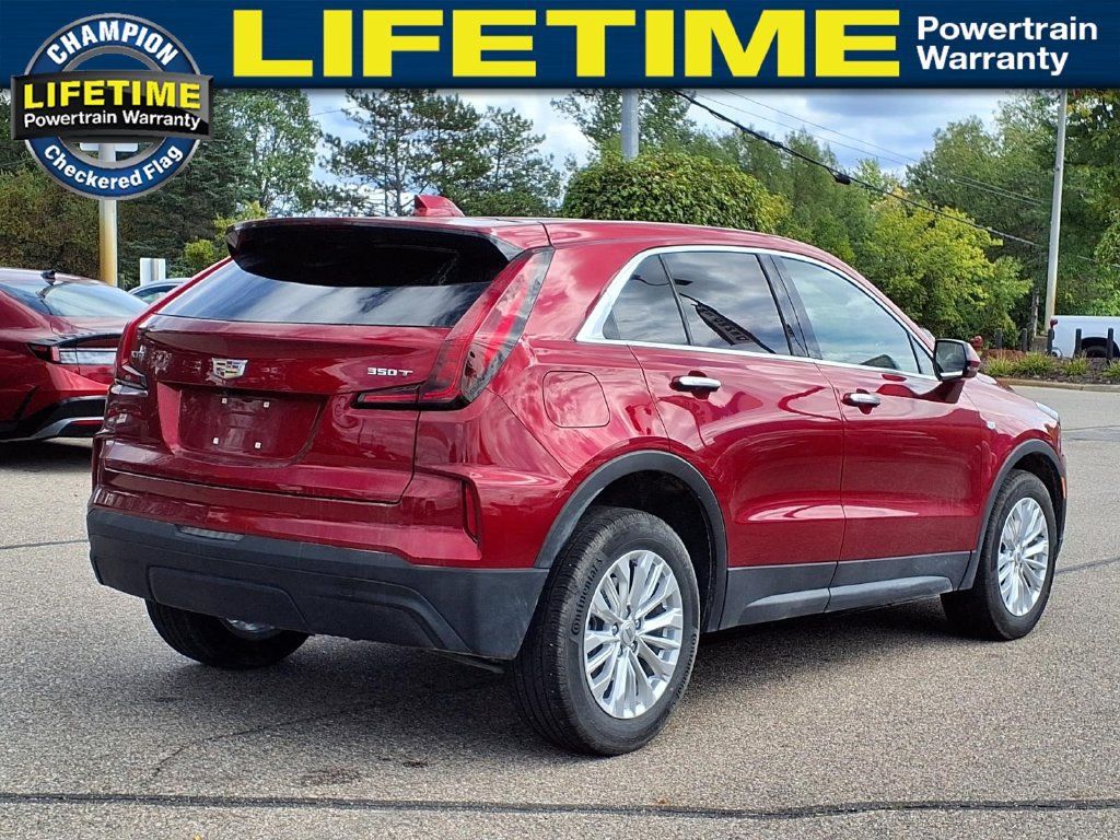 Used 2024 Cadillac XT4 Luxury w/ Cold Weather Package FWD image 5