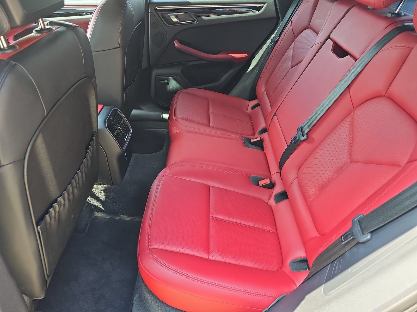 Certified 2026 Porsche Macan Turbo AWD/4WD image 22